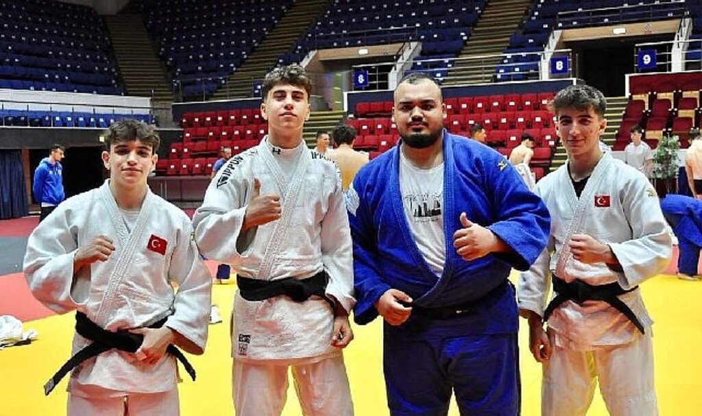 Kağıtspor, Avrupa'nın her kulvarında şampiyon