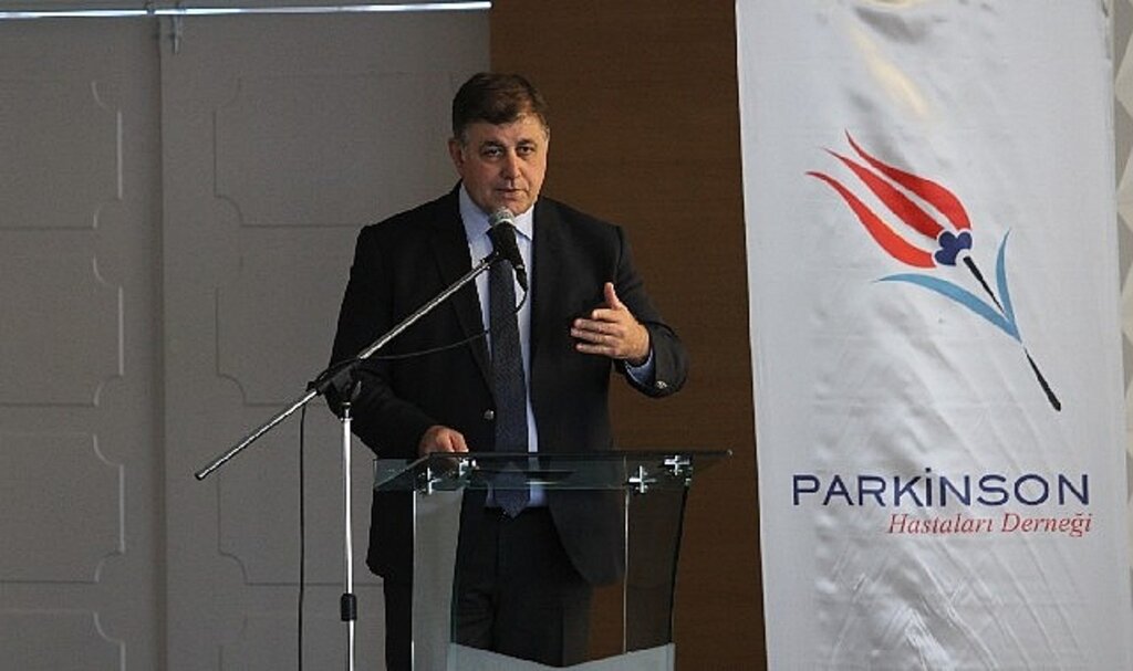 Karşıyaka Belediyesi'nin kursları hayatabağlıyor