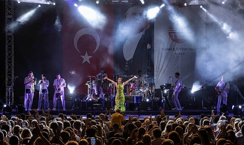 Karsu eğitimde fırsat eşitliği için Çeşme'de sahne aldı