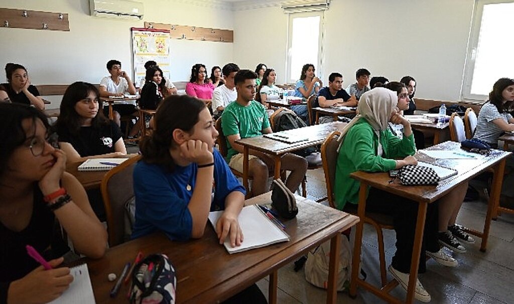 Kemer Belediyesi Eğitim Kursu'nda ders zili çaldı