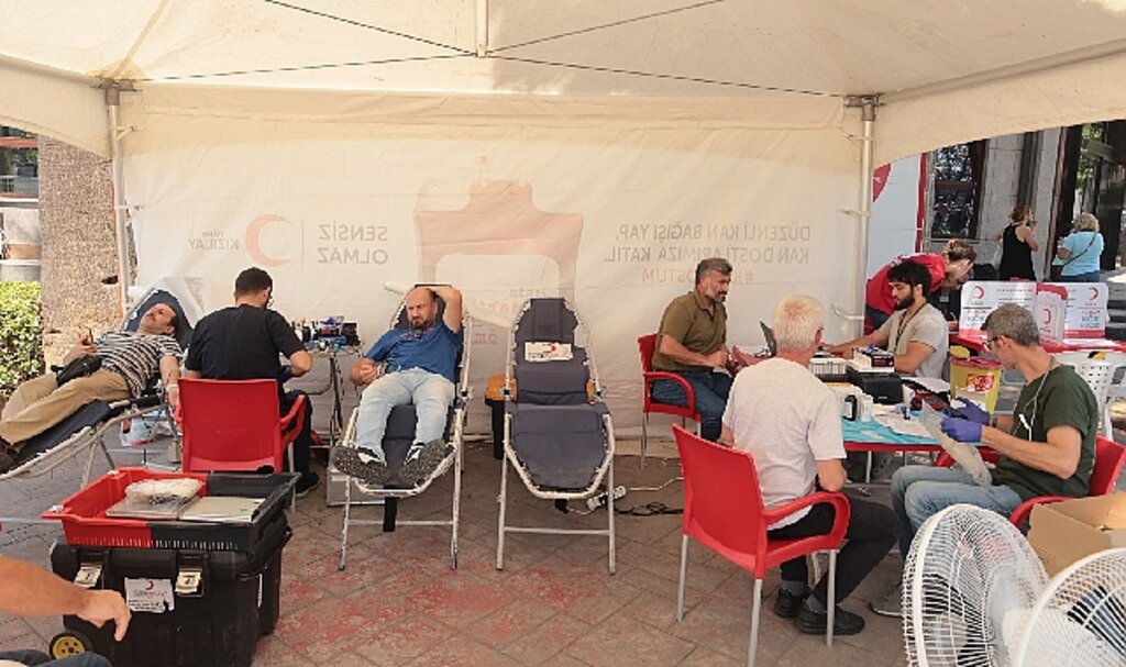 Kocaeli'de muhtarlardan Kızılay'a kan bağışı