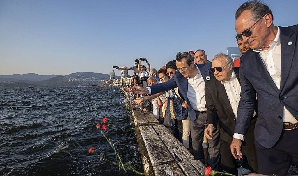 Srebrenitsa Kurbanlarına Konak'ta Hüzünlü Anma