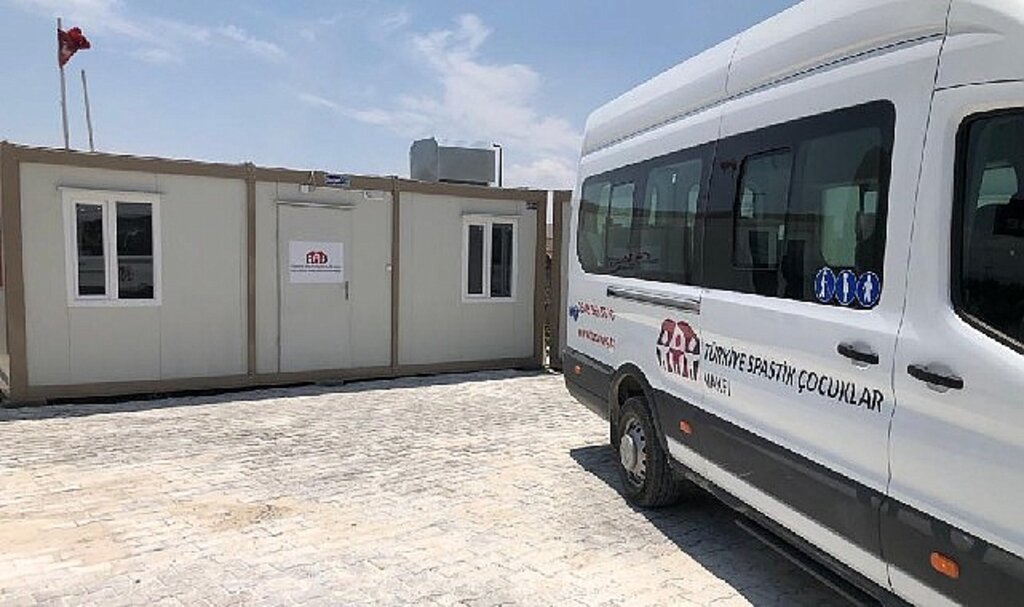 Türkiye Spastik Çocuklar Vakfı'nın deprem bölgesindeki üçüncü hizmet birimi hizmete başladı