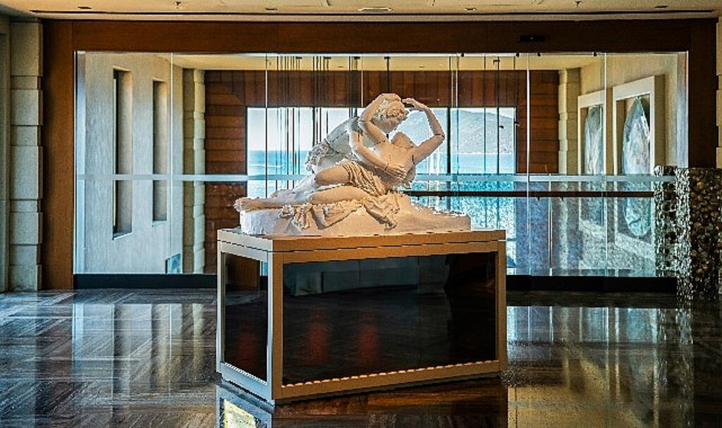 Ünlü Heykeltraş Server Demirtaş'ın ''Aşk'' adlı eseri Caresse Bodrum'da