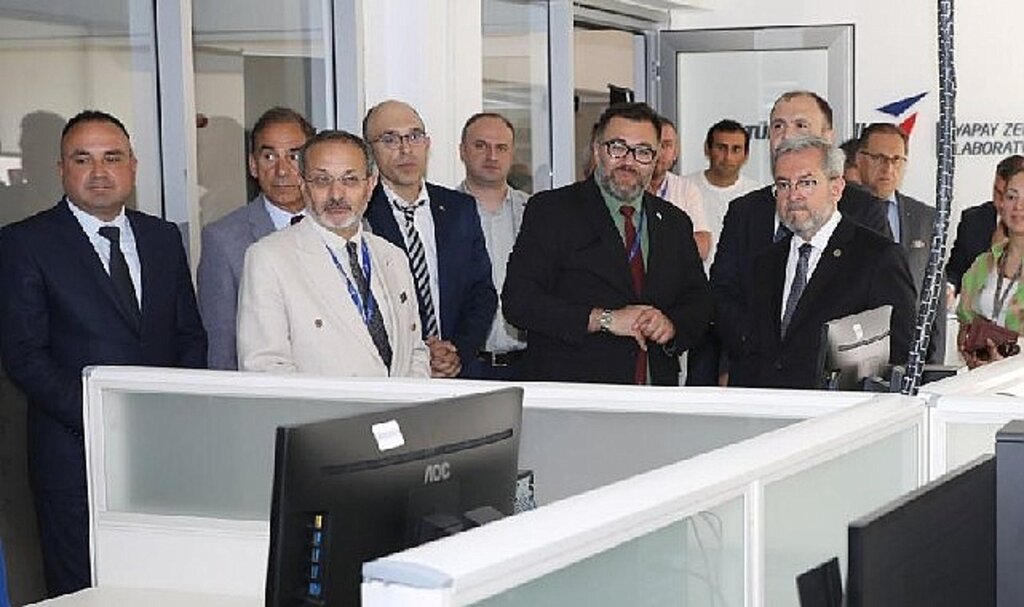 Yapay zekalaboratuvarı açıldı 