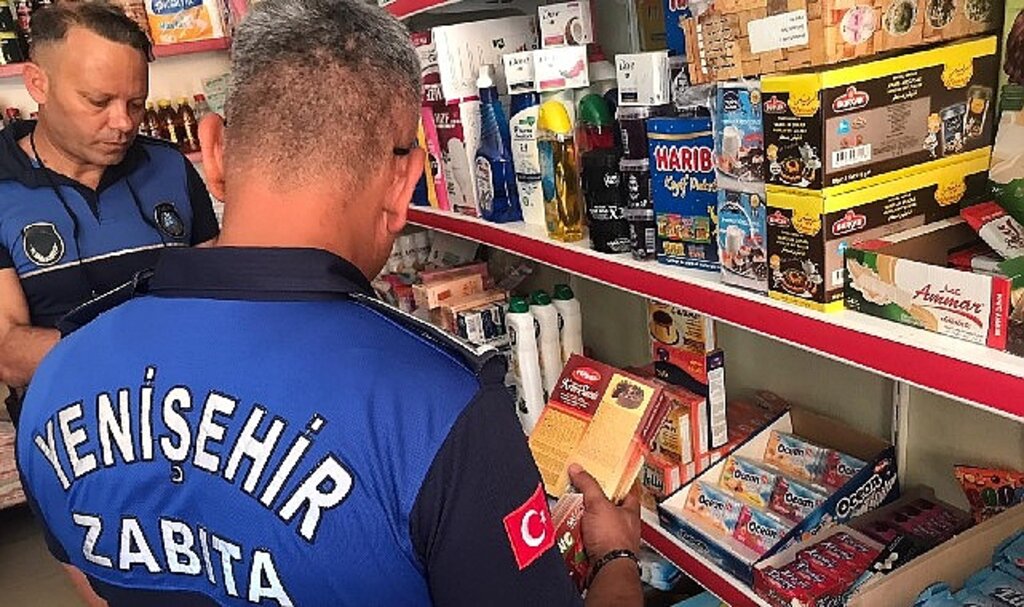 Yenişehir Belediyesi zabıtası denetimlerde tarihi geçmiş ürünler tespit etti
