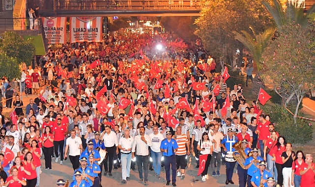 30 Ağustos coşkusu Çukurova'da yaşandı