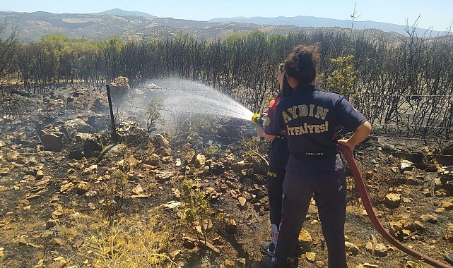Antalya Büyükşehir Belediyesi'nin kadın itfaiyecilerinden hızlı müdahale