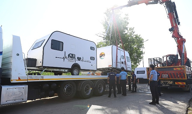Antalya Konyaaltı Sahili'nde Karavanlar tahliye ediliyor