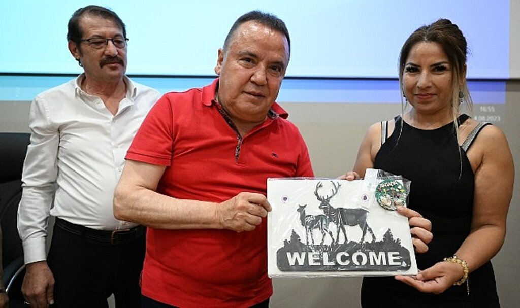 Başkan Böcek Antalya Kanaat Önderleri Platformu'nu ağırladı