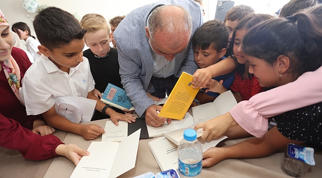 Başkan Sandıkçı'dan Miniklere Hediye