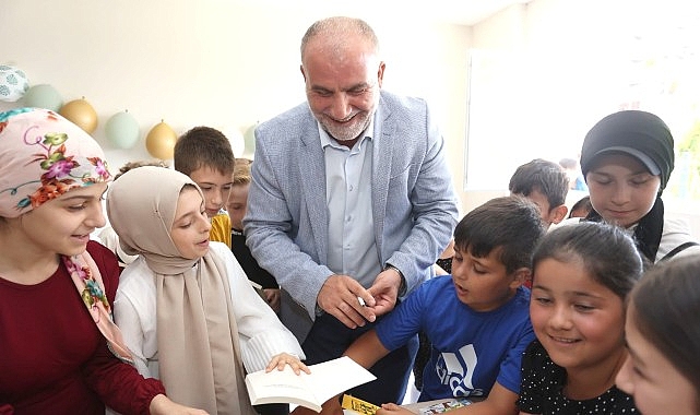 Başkan Sandıkçı'dan Miniklere Hediye