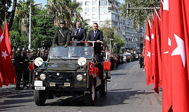 Büyük Zafer Antalya'da coşkuyla kutlanıyor