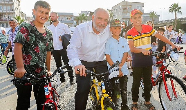 Canik'te Çocuklar Hediyelerine Kavuşuyor