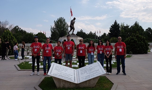 DEÜ Zafer Yürüyüşü için Afyon Kocatepe'de