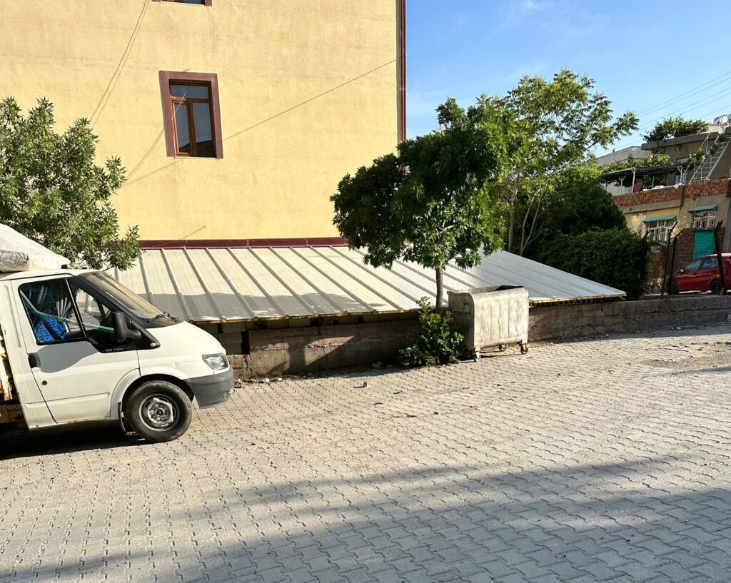 Ergani Öğretmen Evi Ruhsatsız Yapısı İle Gündemde