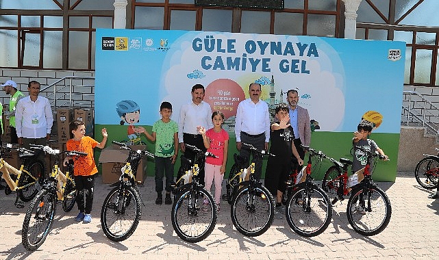 Güle Oynaya Camiye Gel Projesi'nde Bisiklet Dağıtımı Başladı