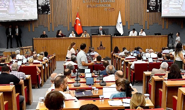İzmir Büyükşehir Meclisi'nden Başkan Soyer'e yetki