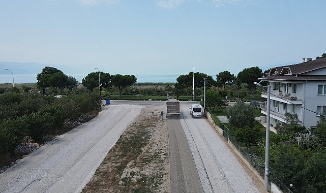 İznik Belediyesi'nden Yollara Sathi Kaplama Çalışması