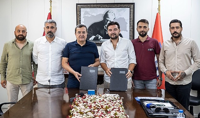 Konak'ta imzalar sokak emekçileri için atıldı