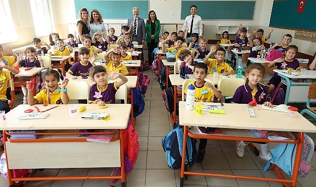 Başkan Erdem'den miniklere ilk gün sürprizi