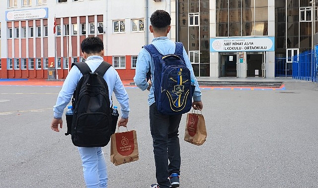İBB'den 900 bin öğrenciye beslenme desteği
