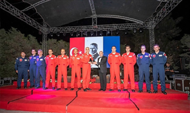 İzmir'de kurtuluş kutlamaları resepsiyonla başladı