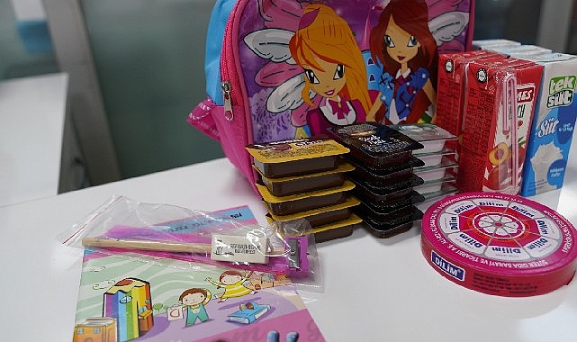 Seferihisar Belediyesi'nden öğrencilere beslenme çantası