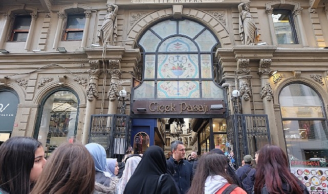 Zeytinburnulu Gençler İstanbul'un Tarihi Hazinelerini Keşfediyor