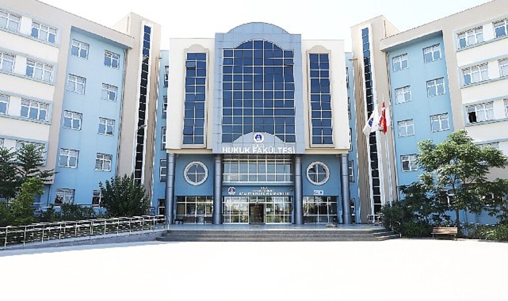 Deü hukuk fakültesi türkiye'nin en iyileri arasında