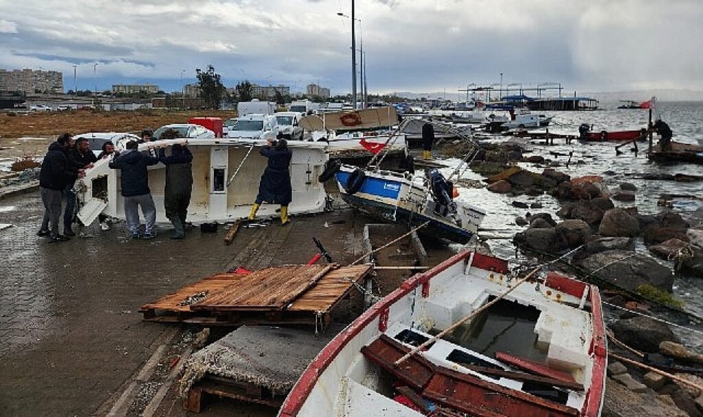 Karşıyaka Belediyesi'nde taşkın alarmı
