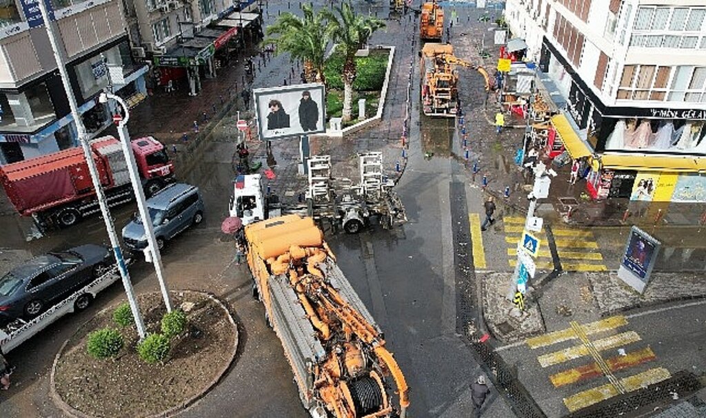 Tsunami etkisi yaratan afet sonrası mağdurlara yardım eli