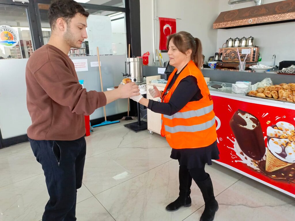 Atakum Belediyesi'nden öğrencilere ve esnafa sıcak çorba