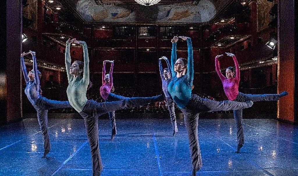Akbank sanat'ta dansın evrensel boyutu