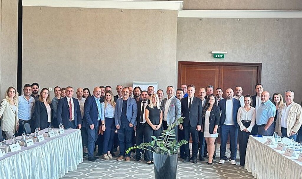 Aksigorta, 10 Bölgede 2.000'i Aşkın Acentesiyle Buluştu