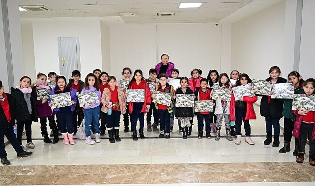 Bağcılar Belediyesi'nden depremzede çocuklara ücretsiz tiyatro oyunu