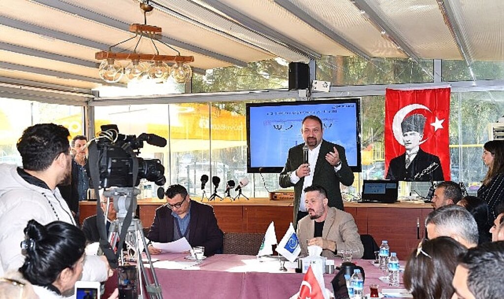 Başkan Gümrükçü'den 5 Yıl Değerlendirmesi Başkan Gümrükçü Basın Mensuplarıyla Buluştu