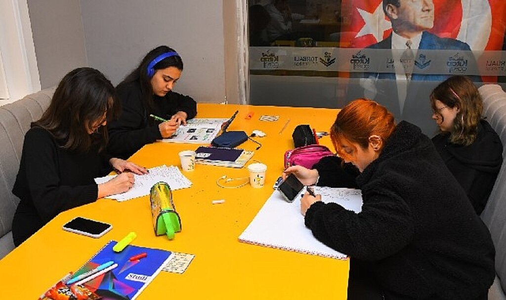 Başkan Tekin'den gençlere müjde! Torbalı'da iki Kitap Kafe daha açılıyor