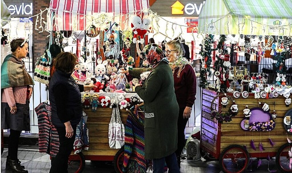 Bayraklılı kadınlardan 'Yeni yıl kermesi