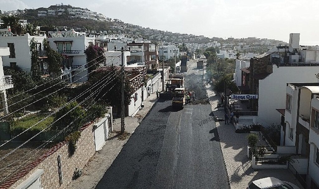Büyükşehir, Bodrum'da 14 Bin Metre Sıcak Asfalt Yaptı