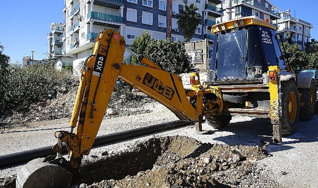 Büyükşehir Demre Gökyazı'da içme suyu hatlarını yeniliyor