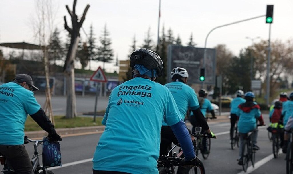 Çankaya'da engelli farkındalığı için pedalladılar
