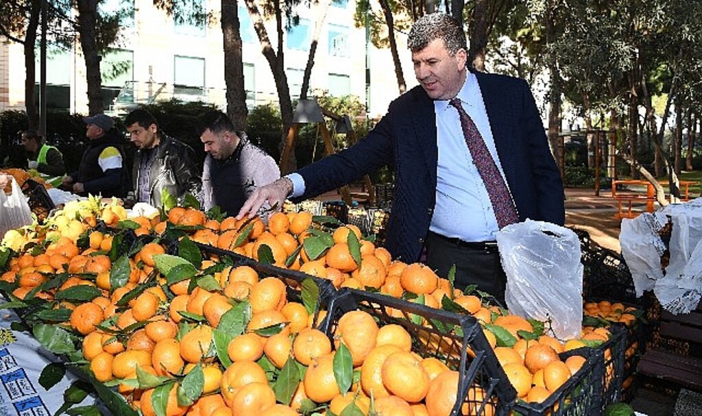 Depremzede çiftçilerin ürünleri Kadıköy Dayanışma Pazarı'nda