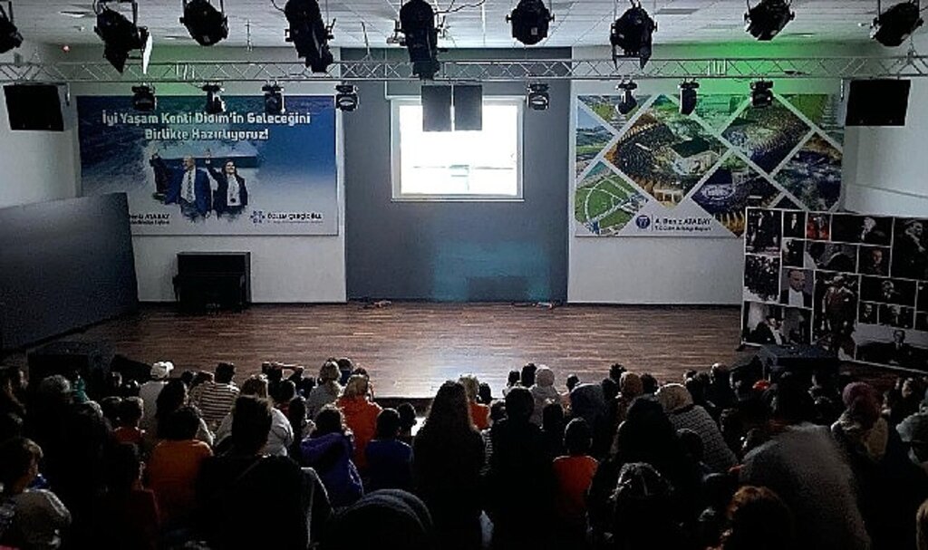 Didim'de çocuklar için sinema günleri devam ediyor