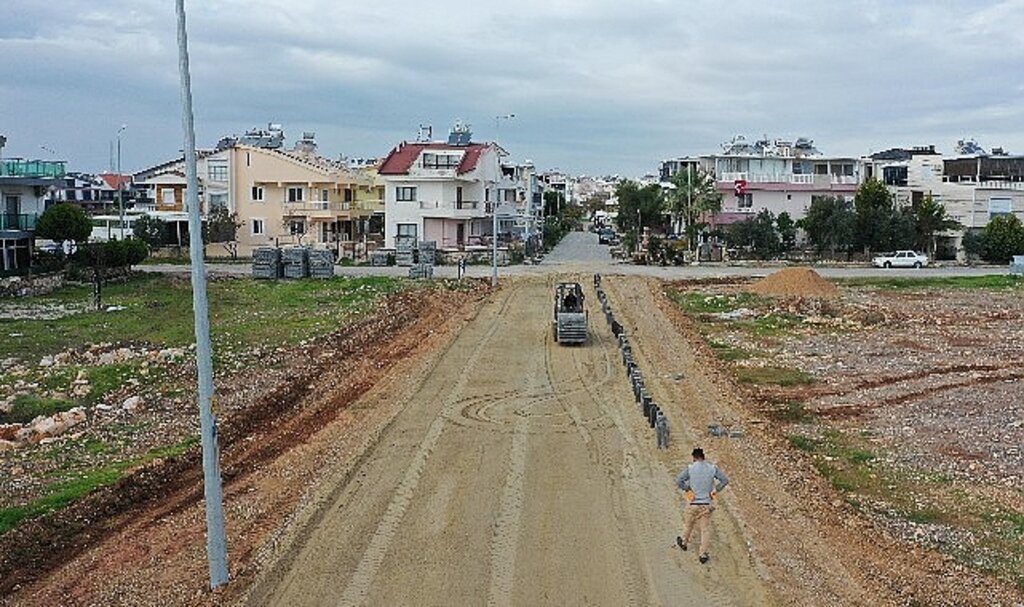 Didim'de yol çalışmaları tüm hızıyla devam ediyor