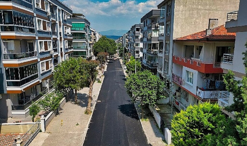 Gaziemir'in yollarında yoğun çalışma