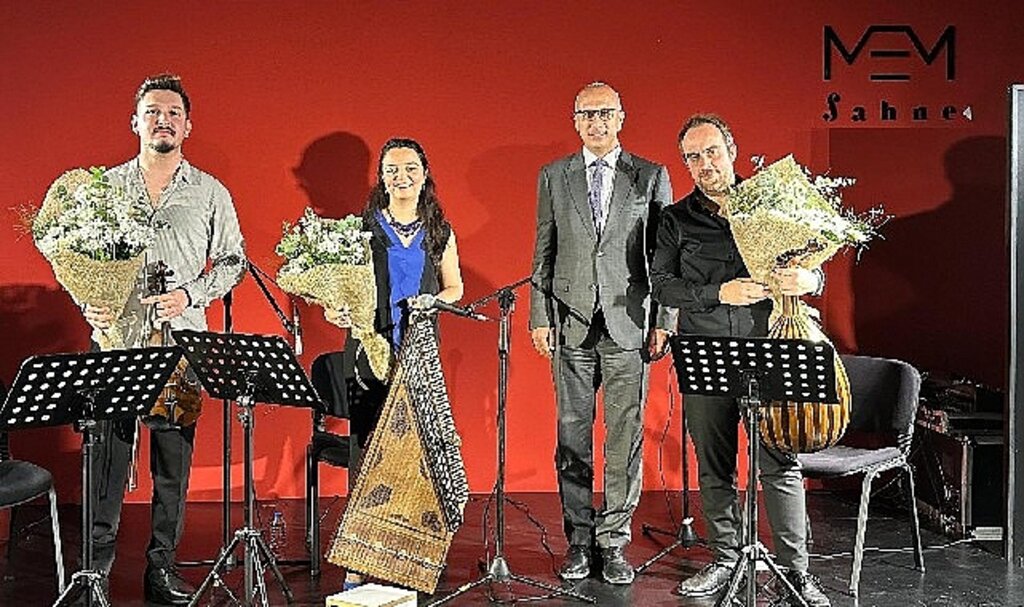 Her-Dem Trio'dan