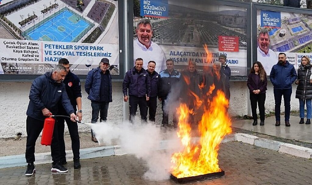 İzmir İtfaiyesi'nden Zabıta personeline yangın güvenlik eğitimi verildi