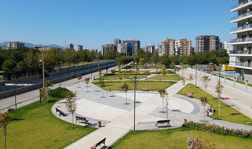 İzmir'in en güzel parkları Bayraklı'da