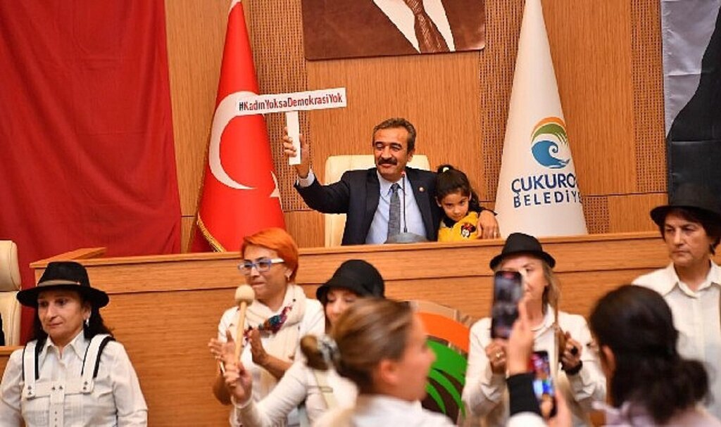 Kadınlar Çukurova Meclisi'ni bastı!